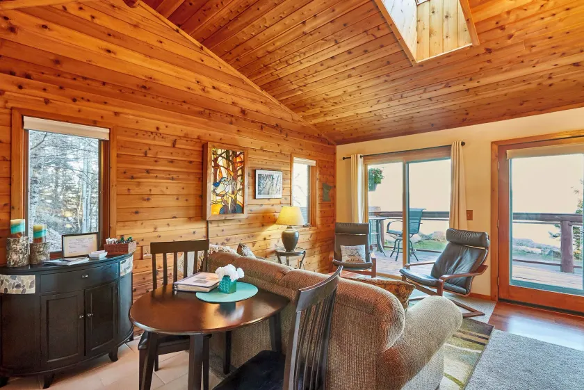 Cozy Schroeder Studio w/ Deck on Lake Superior - Innenbereich