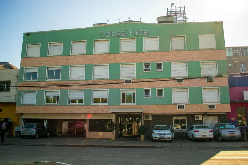 Colossi Hotel - Image 1