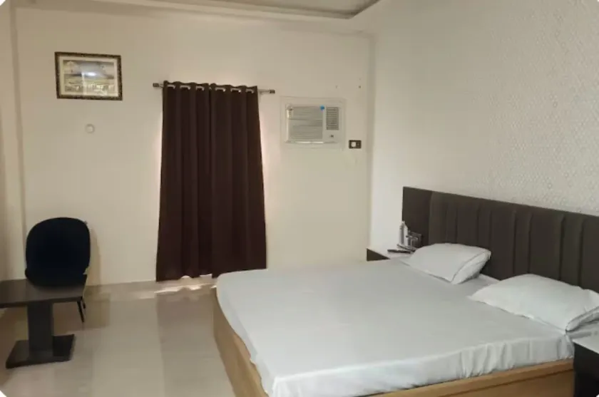 Hotel Kalika Stay-Inn - Image 1