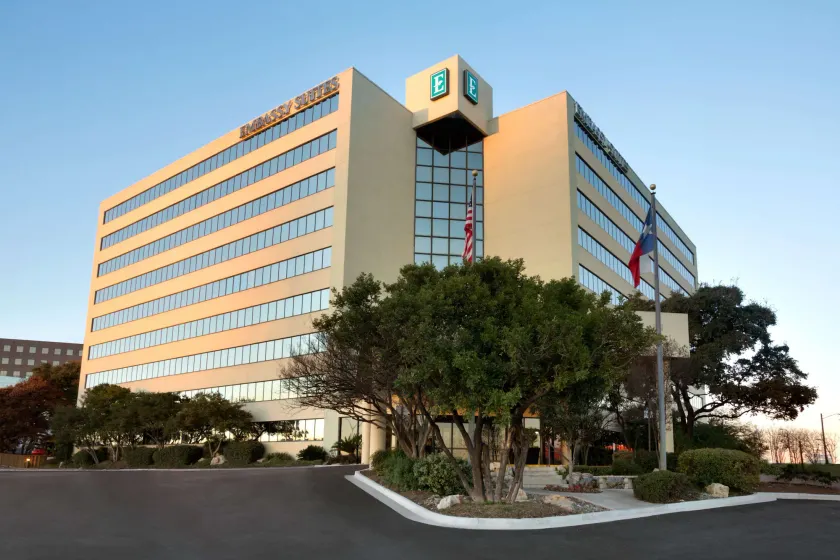 Embassy Suites by Hilton San Antonio Airport - Image 1
