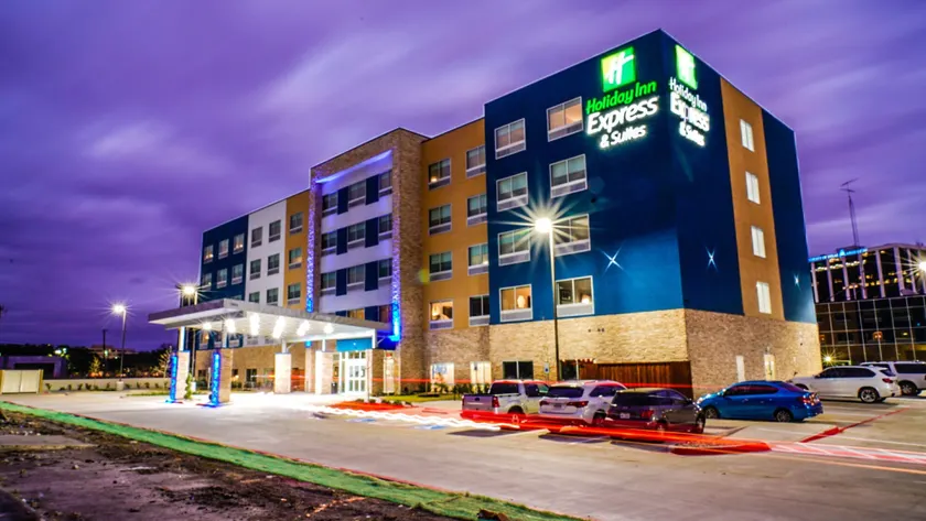 Holiday Inn Express & Suites - Dallas Market Center by IHG - Image 1