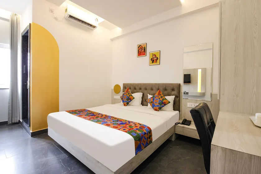 Itsy Hotels Silver Keys - Image 1