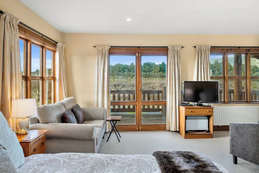 Mountain Heights Lodge - Image 1
