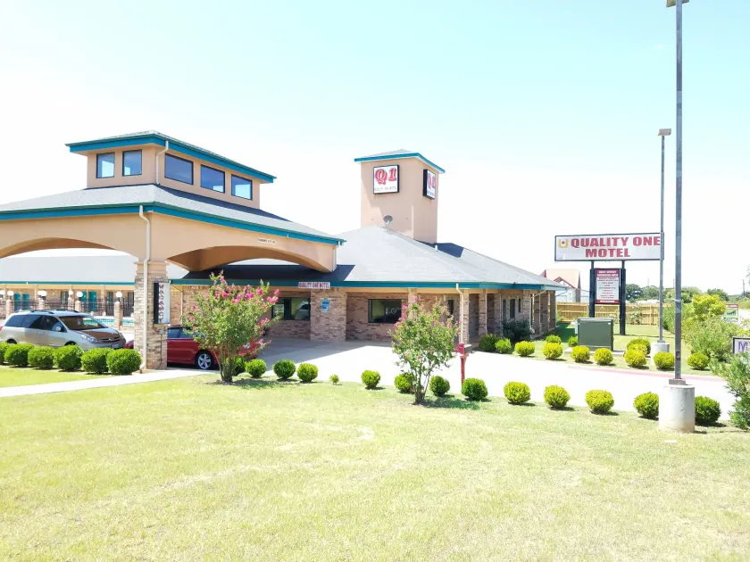 Quality One Motel - Image 1