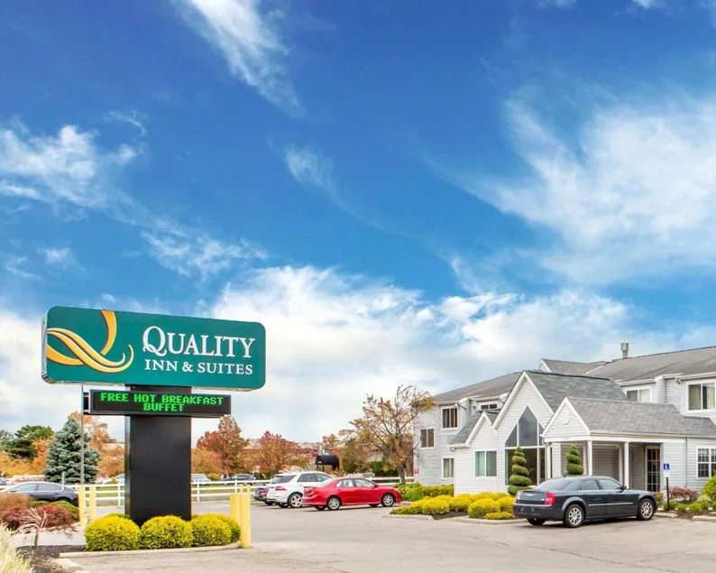 Quality Inn & Suites North-Polaris - Image 1