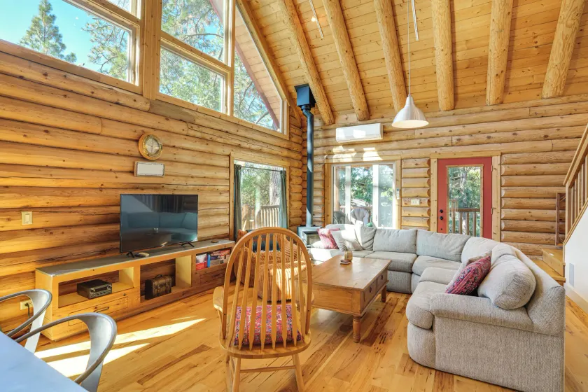 Walk to Pine Mountain Lake: Spacious Family Cabin - Image 1