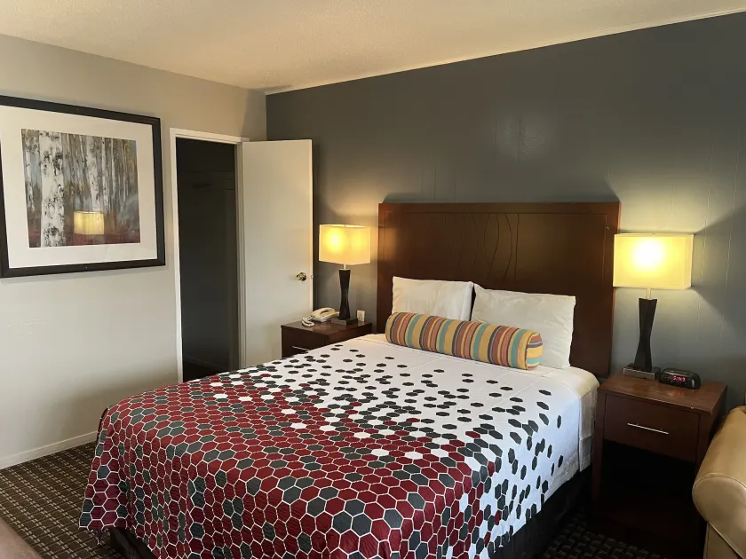 Travelers Inn Eugene University - Image 1