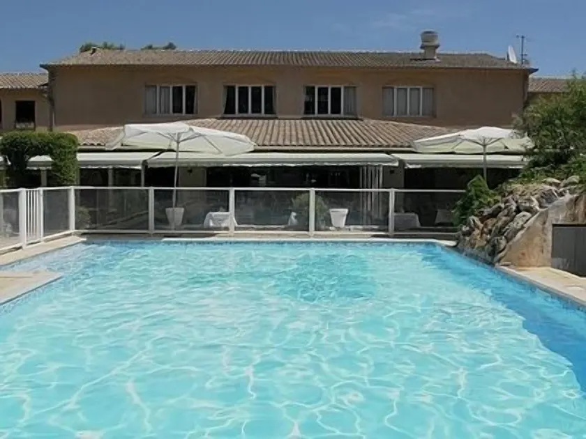 Logis Hostellerie De L'Abbaye - Image 1