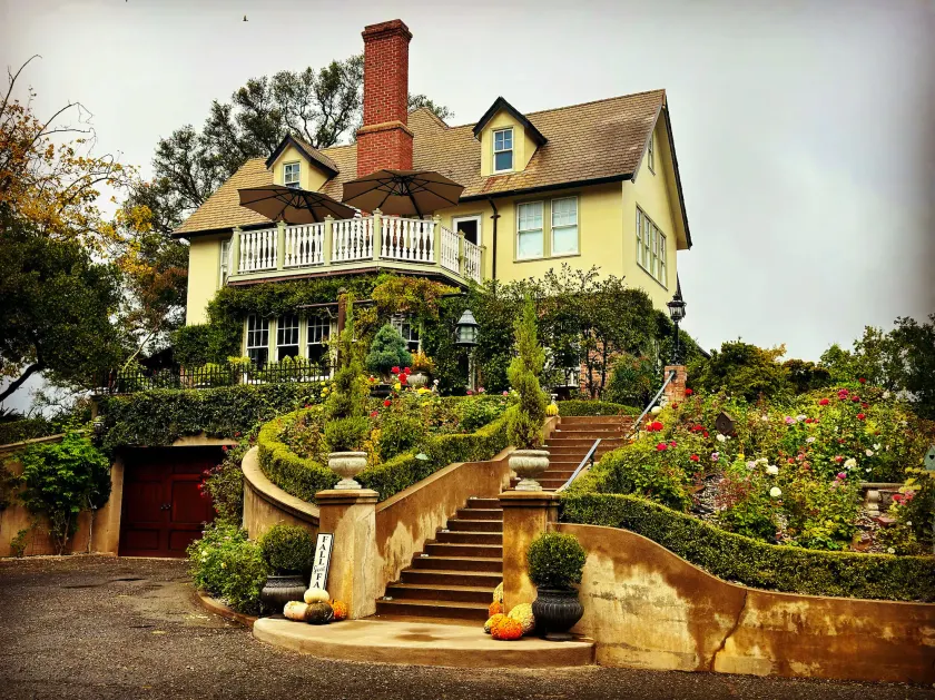 The Inn on Knowles Hill Bed & Breakfast Hotel - Image 1