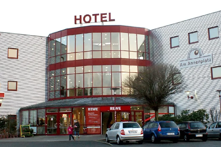 Villa & Hotel Am Park - Image 1