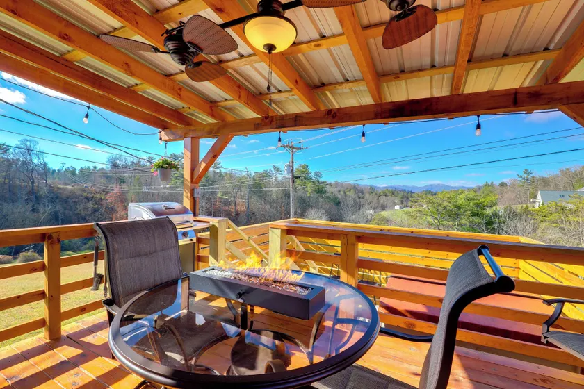 Pet-Friendly Studio w/ Hot Tub & Views in Marshall - Image 1