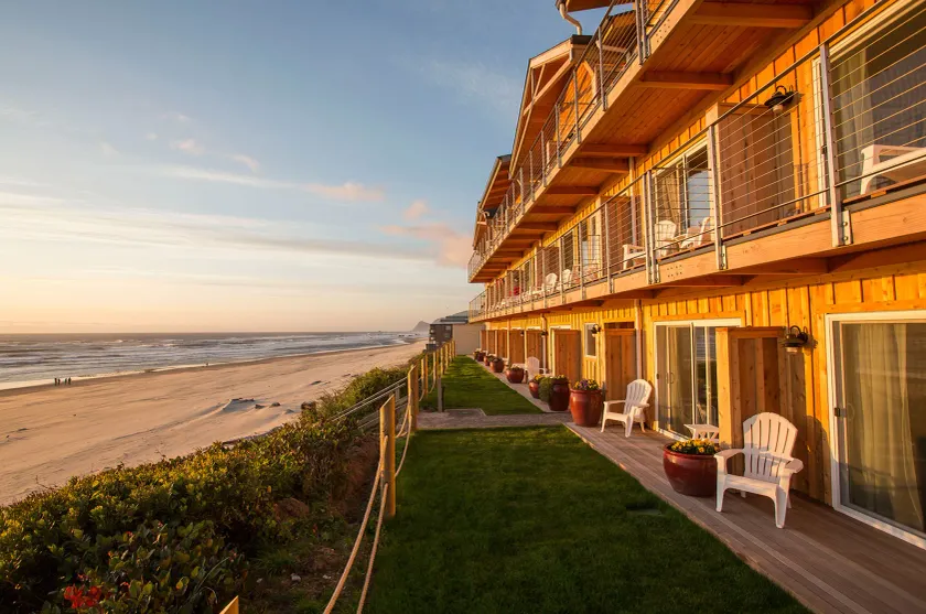 Pelican Shores Inn - Image 1
