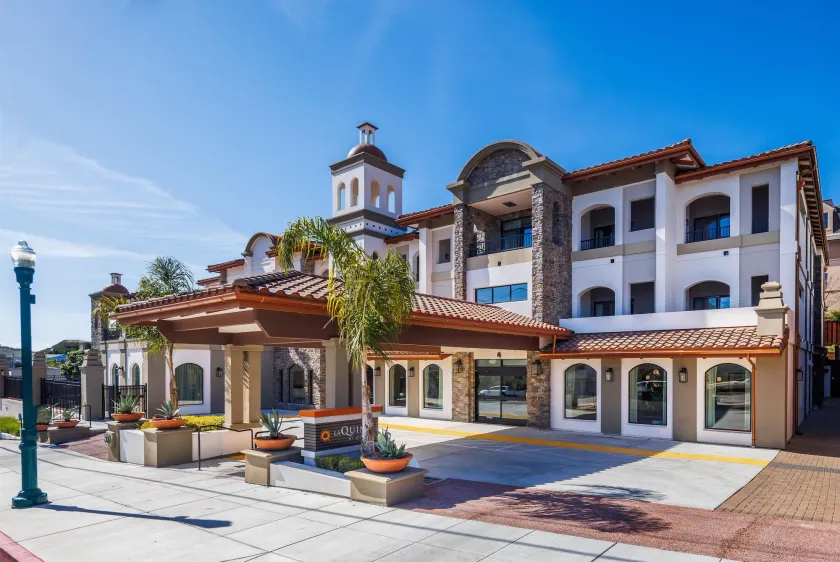 La Quinta Inn & Suites by Wyndham Santa Cruz - Image 1