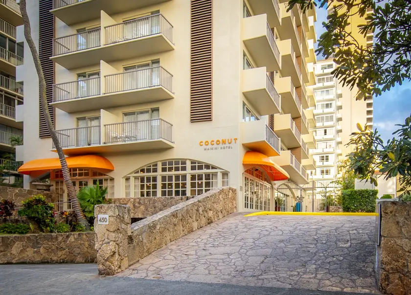 Coconut Waikiki Hotel - Image 1