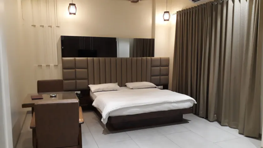 Hotel Central Park - Image 1