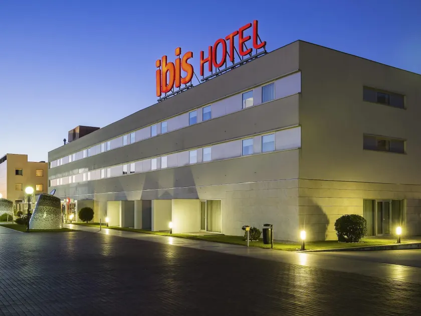 Hotel ibis Porto Sao Joao - Image 1