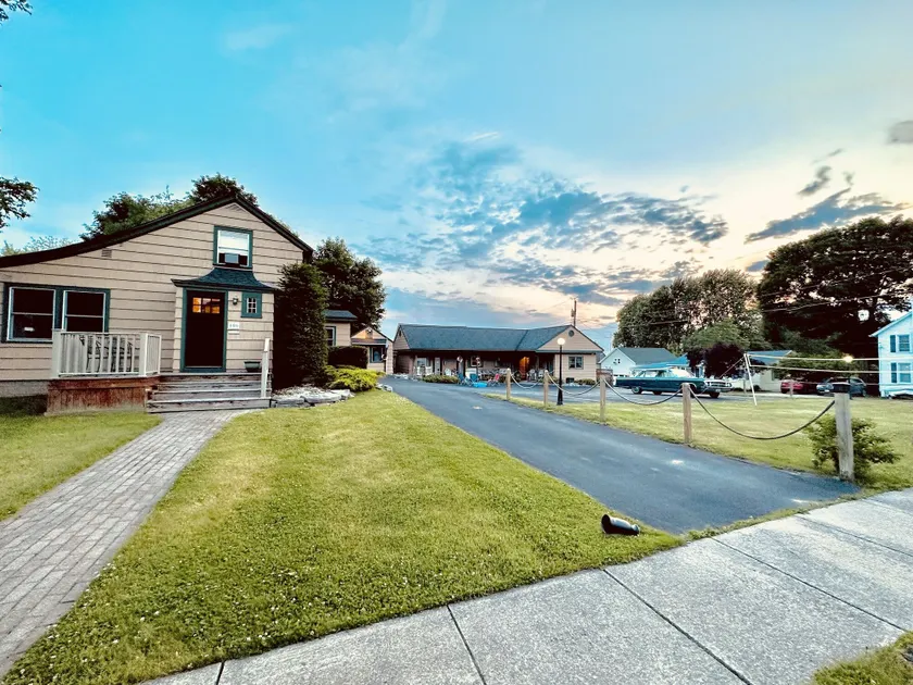 Wooden Boat Inn - Image 1