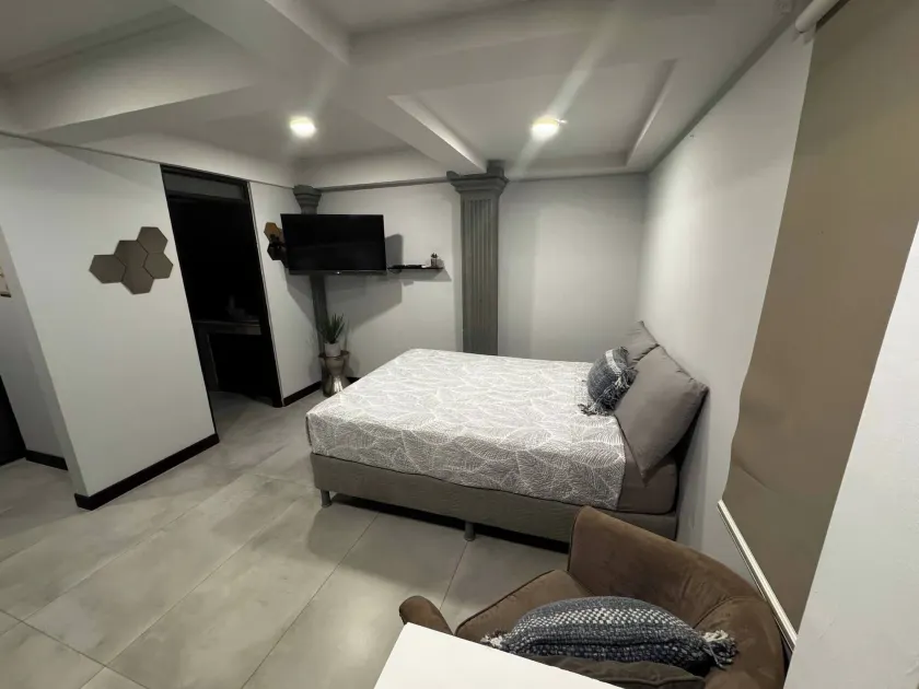 Studio 05 in Santa Ana Central, Convenient, and Comfortable - Image 1