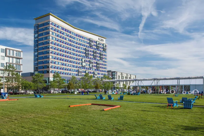 Aloft by Marriott Boston Seaport District - Image 1