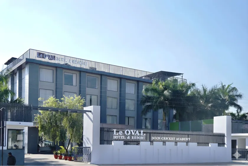 Le OVAL Hotel & Resorts - Image 1