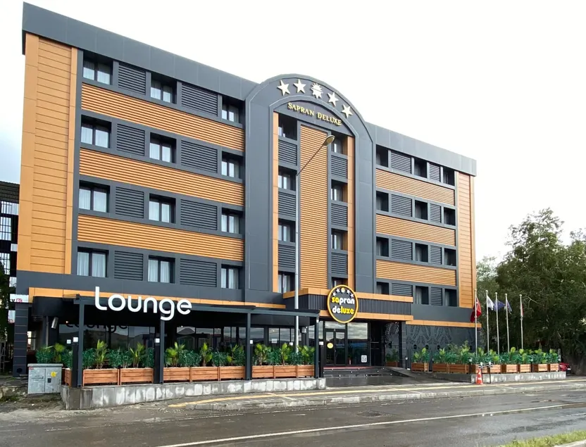 Sapran Deluxe Hotel - Image 1
