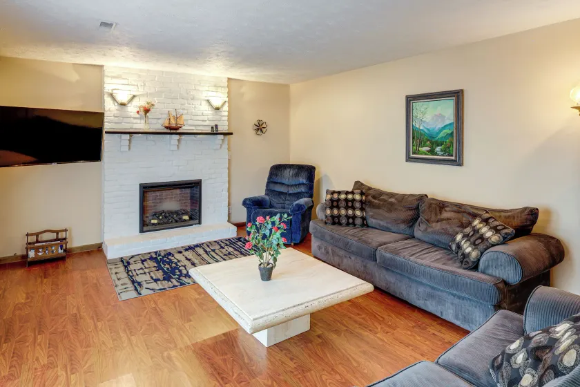 Bring the Family! Suburban Home w/ Yard in Omaha - Image 1