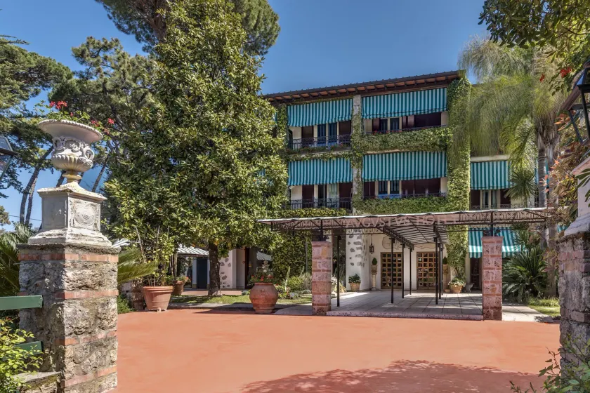 Augustus Hotel & Resort - Image 1