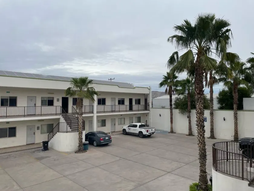 Hotel las Palmas - Image 1