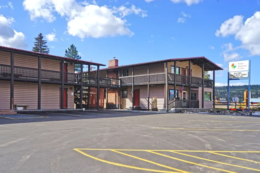 Four Seasons Lodge - Image 1