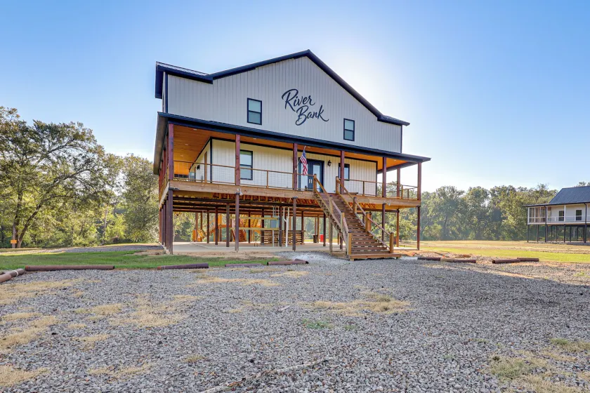 'river Bank' Spacious Waterfront Group Getaway - Image 1