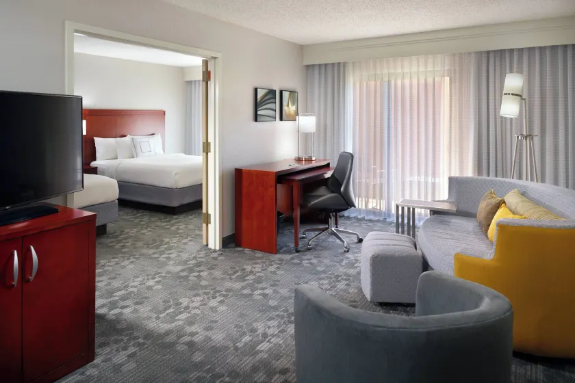 Courtyard by Marriott Macon - Image 1
