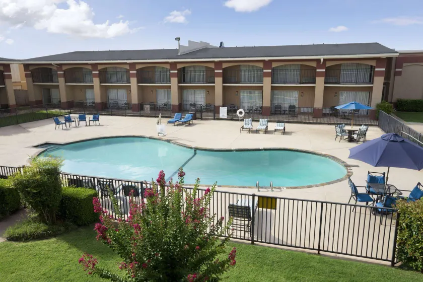 Howard Johnson by Wyndham Oklahoma City OKC Airport, Fairgrounds, I40 - Image 1