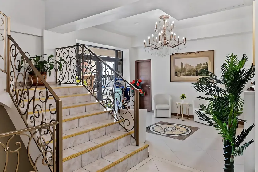 Lina Hotel - Image 1