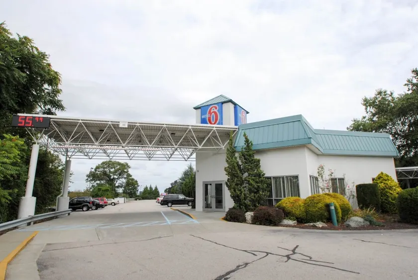 Motel 6-Warwick, RI - Providence Airport - I-95 - Image 1
