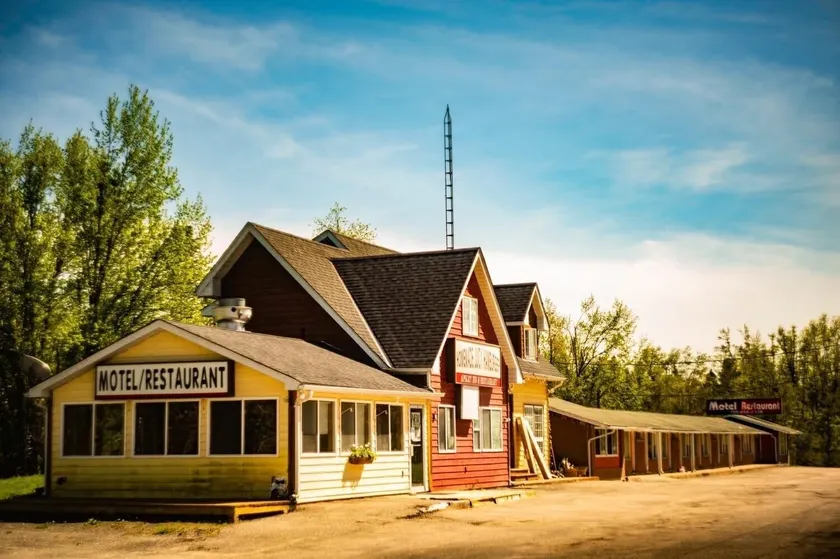 Apsley Inn and Restaurant - Image 1