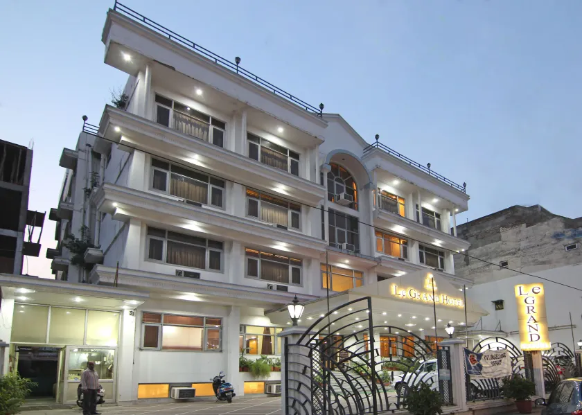 Le Grand Hotel - Image 1