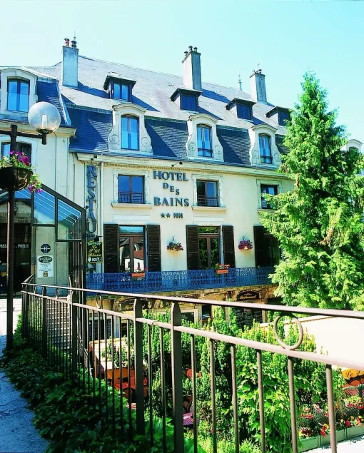 Logis Grand Hôtel Des Bains - Image 1