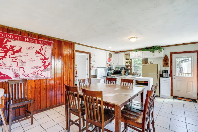 Arkansas Cabin w/ Deck < 1 Mi to Norfork Lake - Innvendig