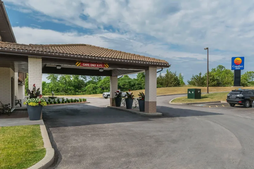 Comfort Inn Trenton - Image 1