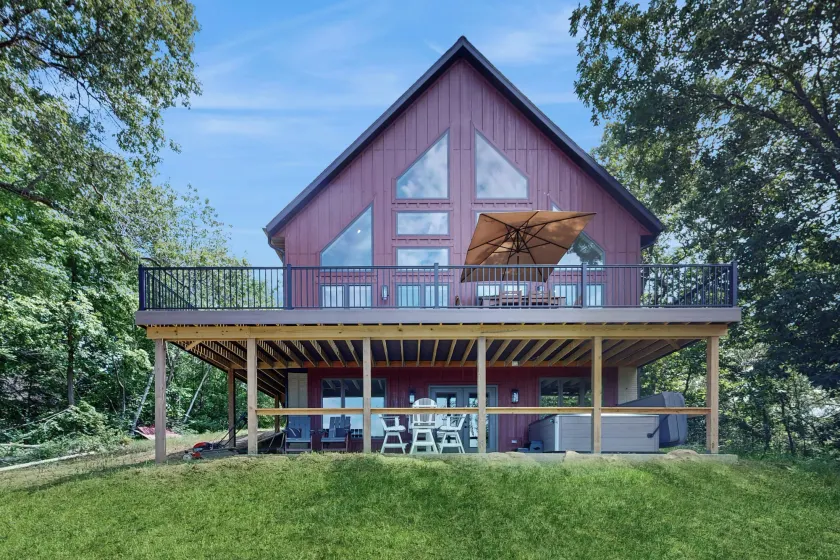 Luxurious 3BR Home w/ Hot Tub & Fireplace - Image 1