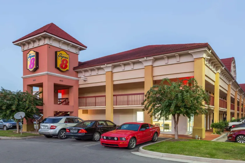 Super 8 by Wyndham Dalton/Convention Center Area - Image 1