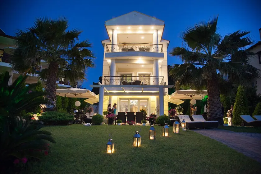 SUN RESIDENCE Exclusive Seaside Suites - Image 1