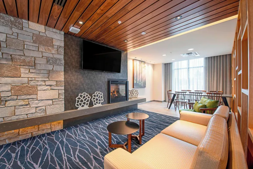 Fairfield Inn & Suites By Marriott Duluth Waterfront - Image 1