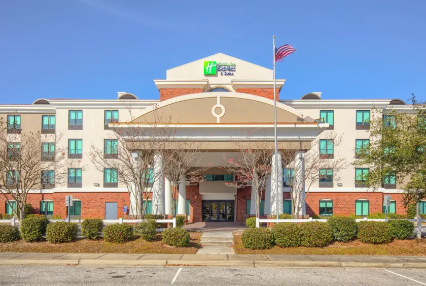 Holiday Inn Express Hotel & Suites Gulf Shores by IHG - Image 1