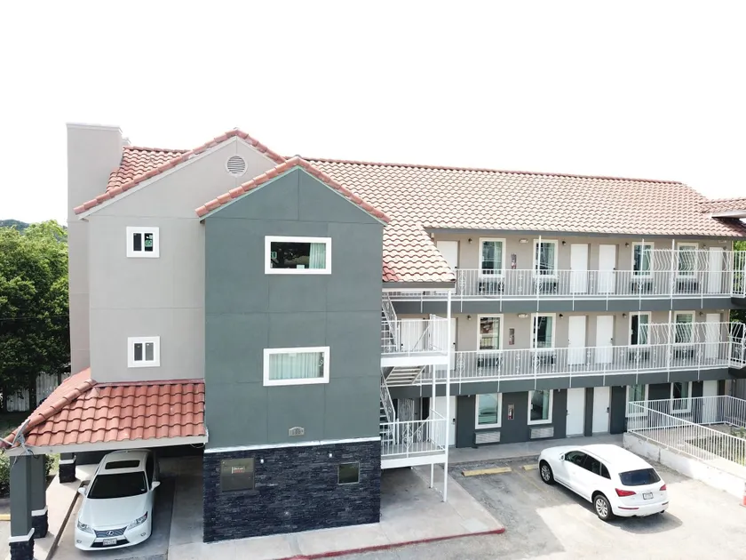 Village Motor Inn - Image 1