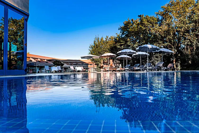 Business Hotel - Image 1