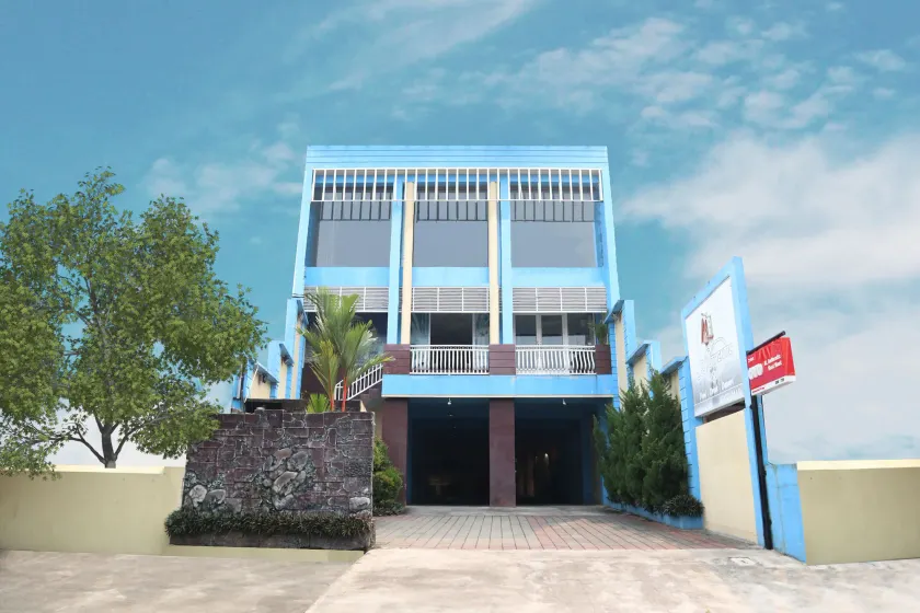 Hotel O M Authentic Kost Man - Image 1