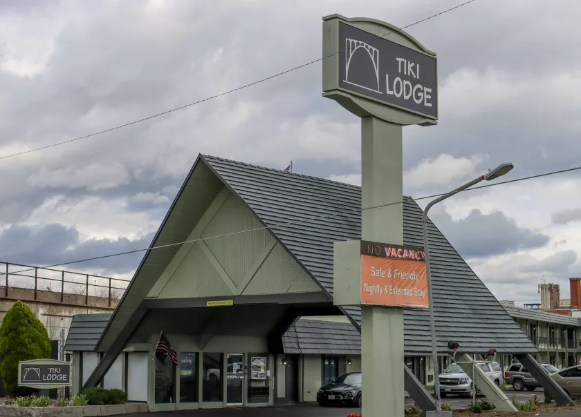 Tiki Lodge Motel - Image 1