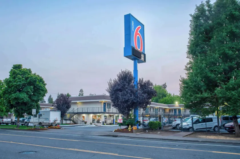 Motel 6-Salem, OR - Image 1