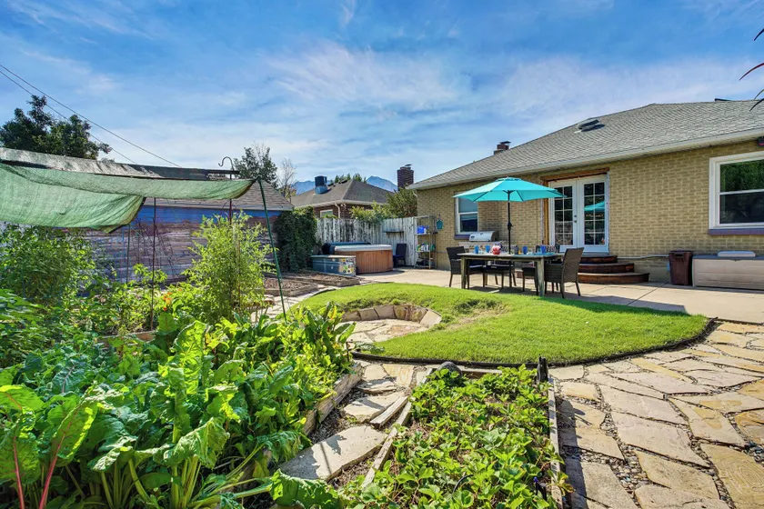 Near Hiking, Dining & Parks! Sunny SLC Retreat - Image 1
